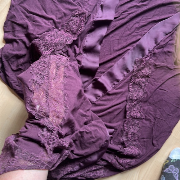 VS Robe - Picture 4 of 4